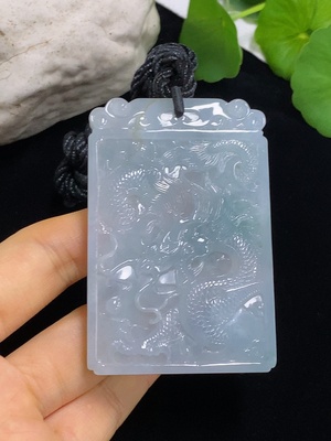 F46517326 翡翠龙牌挂件 货品总重约65.8克（含绳重）
