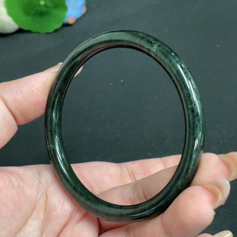 H32804616 Hetian Jade Round Bangle Size 61.7 Total Weight Approx. 25g