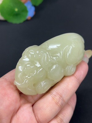 H41947036 和田玉手把件 大象 货品总重约136.3g