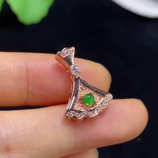 F35136796 Jadeite cabochon inlaid pendant, non-gold, total weight approximately 1.34g