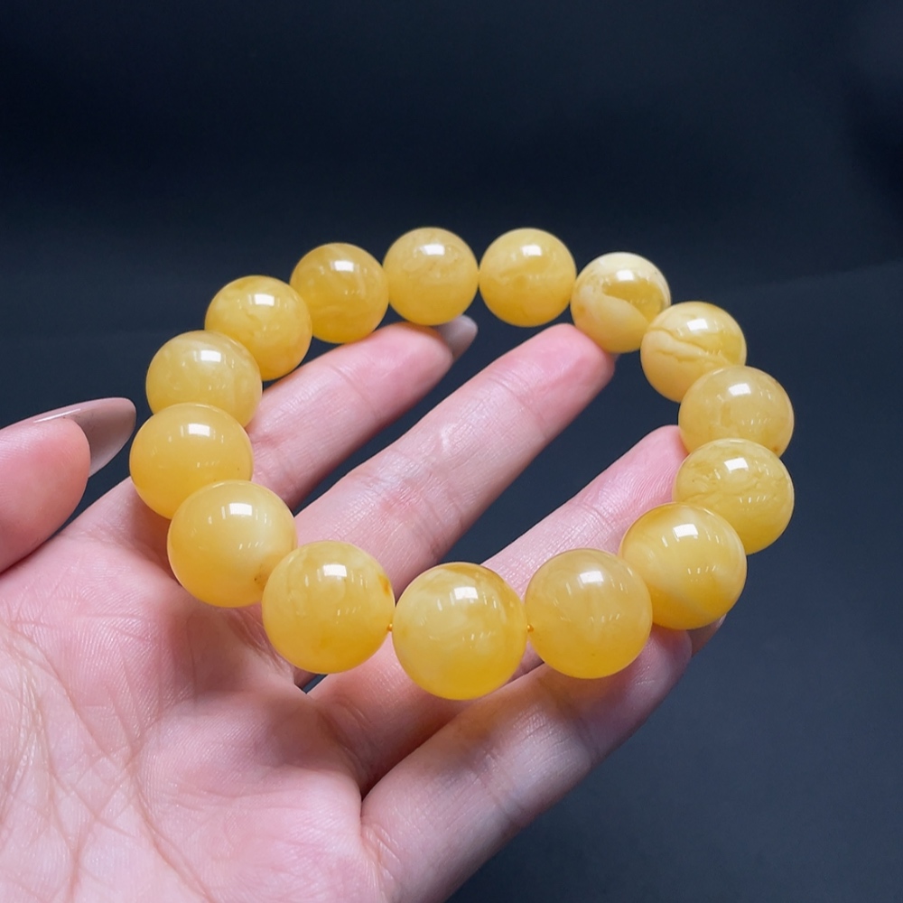 C20296377 Amber Beeswax Bracelet Total Weight About 32.28g Size Approx.15.7mm