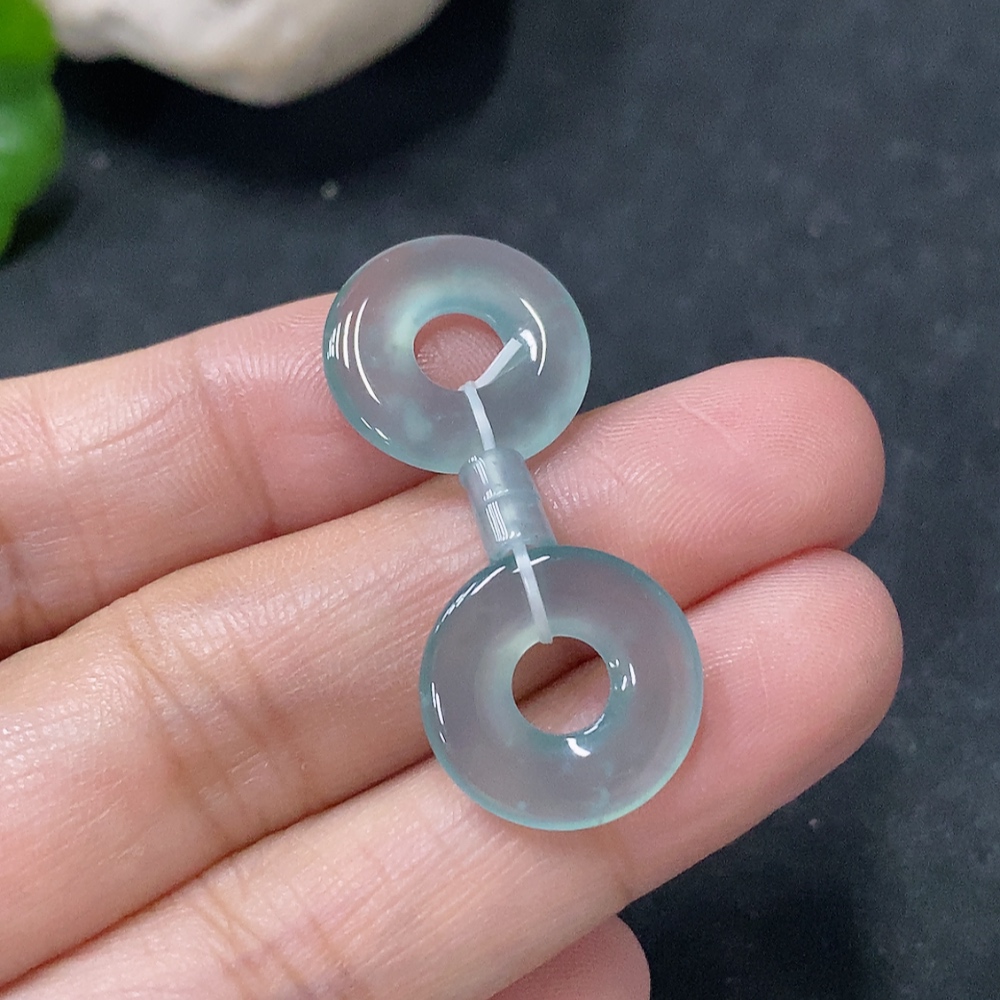 F33888009 Jadeite donut pendant