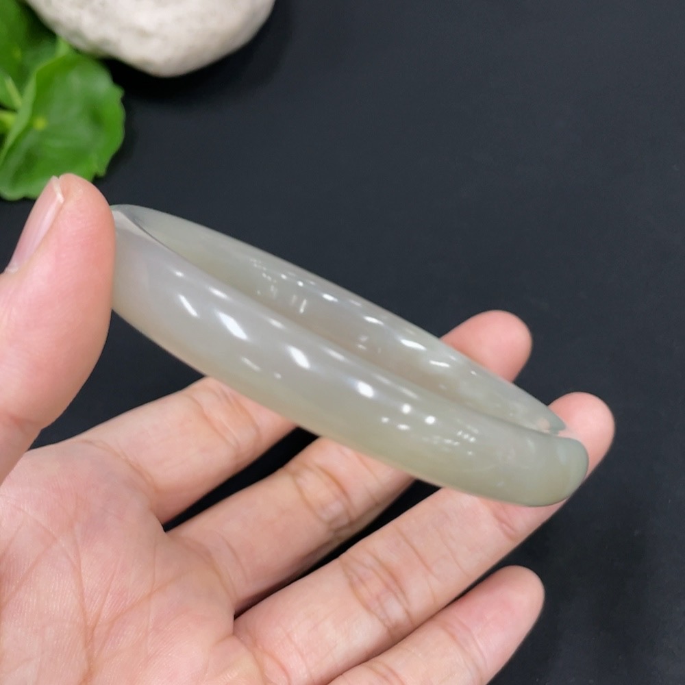 H29412400 Hetian Jade Round Bangle 58.7mm 35.2g