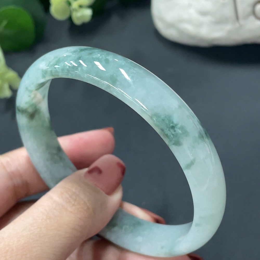 F13445348 Jadeite Regular Bangle 59.5 Loop Size