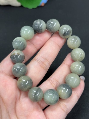 H46586987 和田玉手串 卡14mm左右 货品总重约65.7g 含其他矿物成分