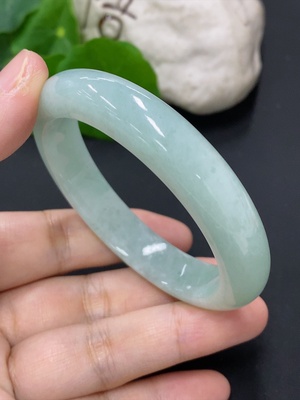 F46557672 翡翠正圈手镯 货品总重约48.06g 52.5圈口