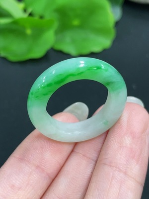F41950458 翡翠指环 圈口19  货品总重约5.9g