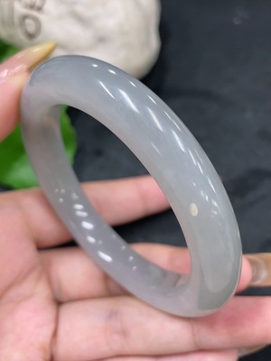 H32796591 Hetian Jade Round Bracelet Size 55.6 Total Weight Approx. 54.3g