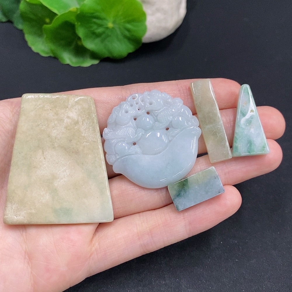 F32722676 Jadeite Pendants Sell as a Lot