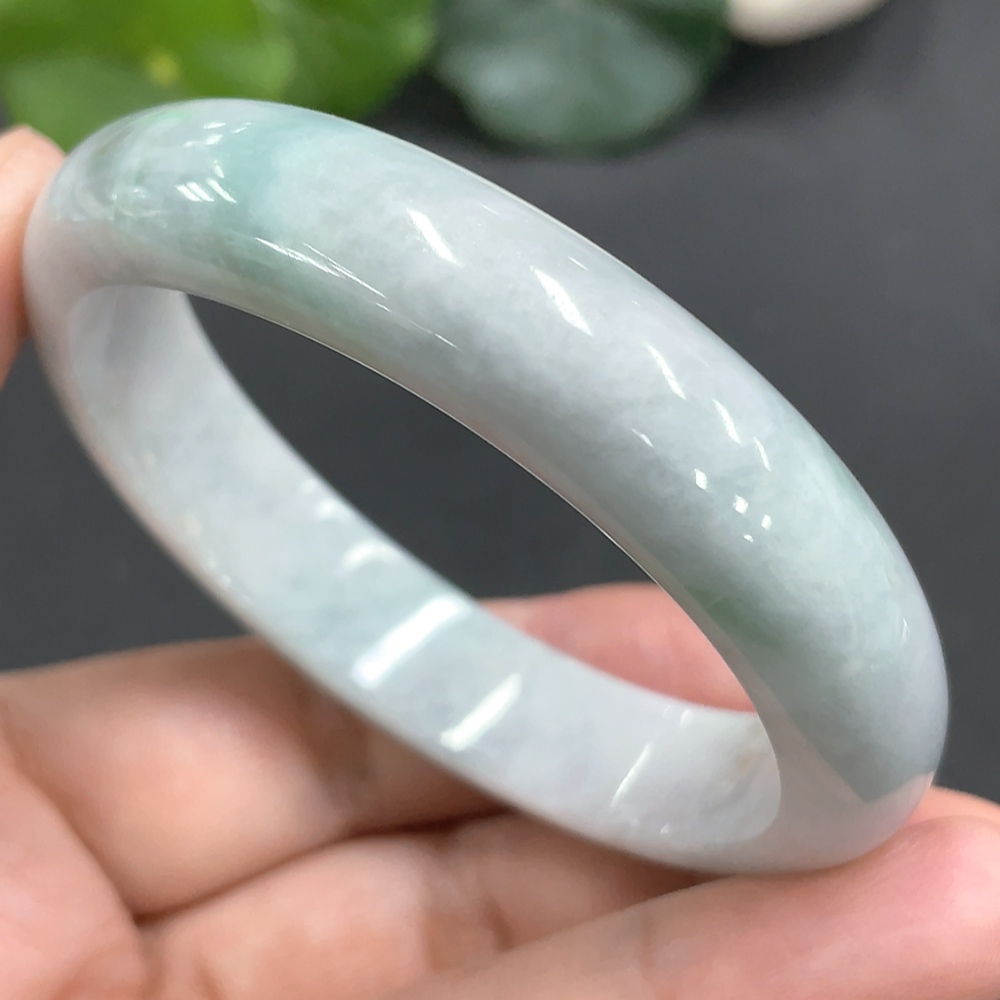 F13483268 JadeiteConcubine Bracelet, Loop Diameter 53.3, Total Weight 41.743g