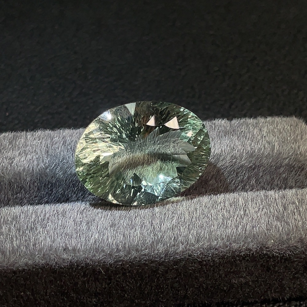 C24797260 Crystal Rough Stone Total Weight Approx. 37.27ct