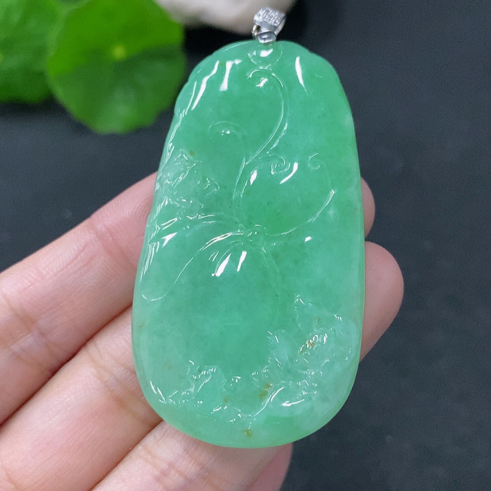 F32733002 Jadeite Pendant Lotus Leaf with 18k Gold and Diamond Accent, Total Weight Approx. 17.5g