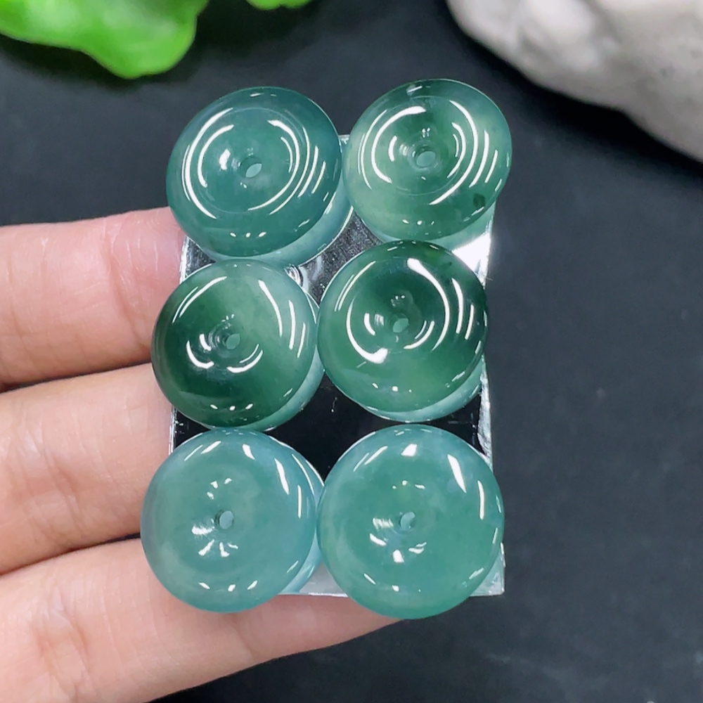 F31637418 Jadeite Pendant Sell as a Lot