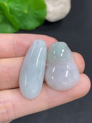F45430728 Jadeite Gourd/Blessing Melon Pendant, Sell as a Lot, Total Weight Approx. 7.32g