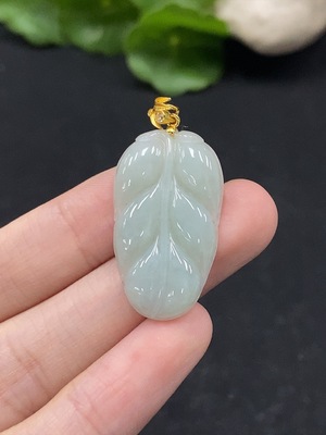 F34029704 Jadeite Leaf Pendant Non-Gold Inlaid Total Weight Approximately 3.45g