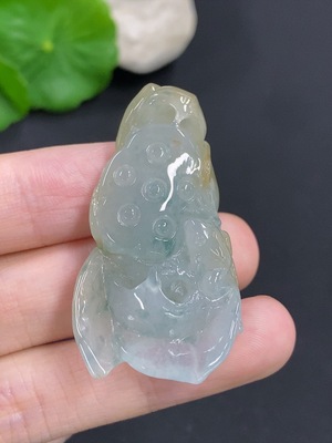 F46555448 翡翠莲花挂件 货品总重量约19.7克