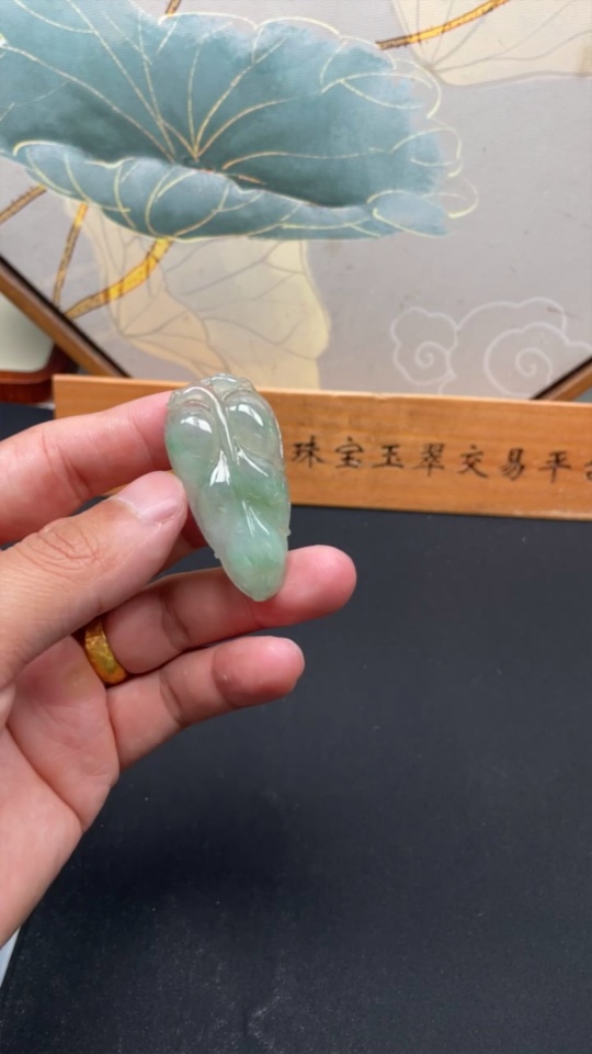 F34050247 Jadeite Leaf Pendant Total Weight Approx. 10.7g