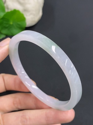 F42966937 翡翠正圈手镯 货品总重量约23.7克 圈口60