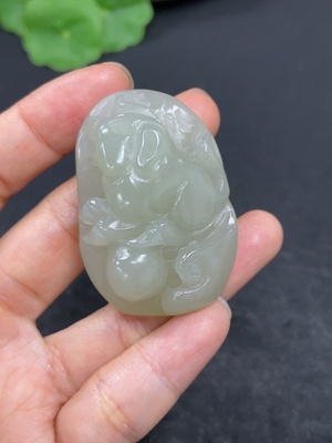 H42961527 和田玉挂件    猪猪    货品总重约（含绳）36.4g