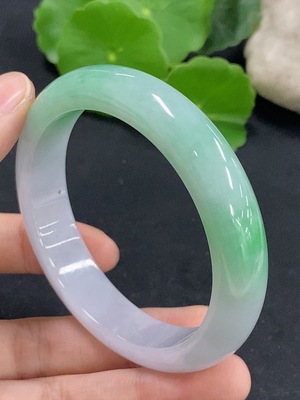 F46484150 翡翠正圈手镯  货品总重约52.8g  圈口55.3