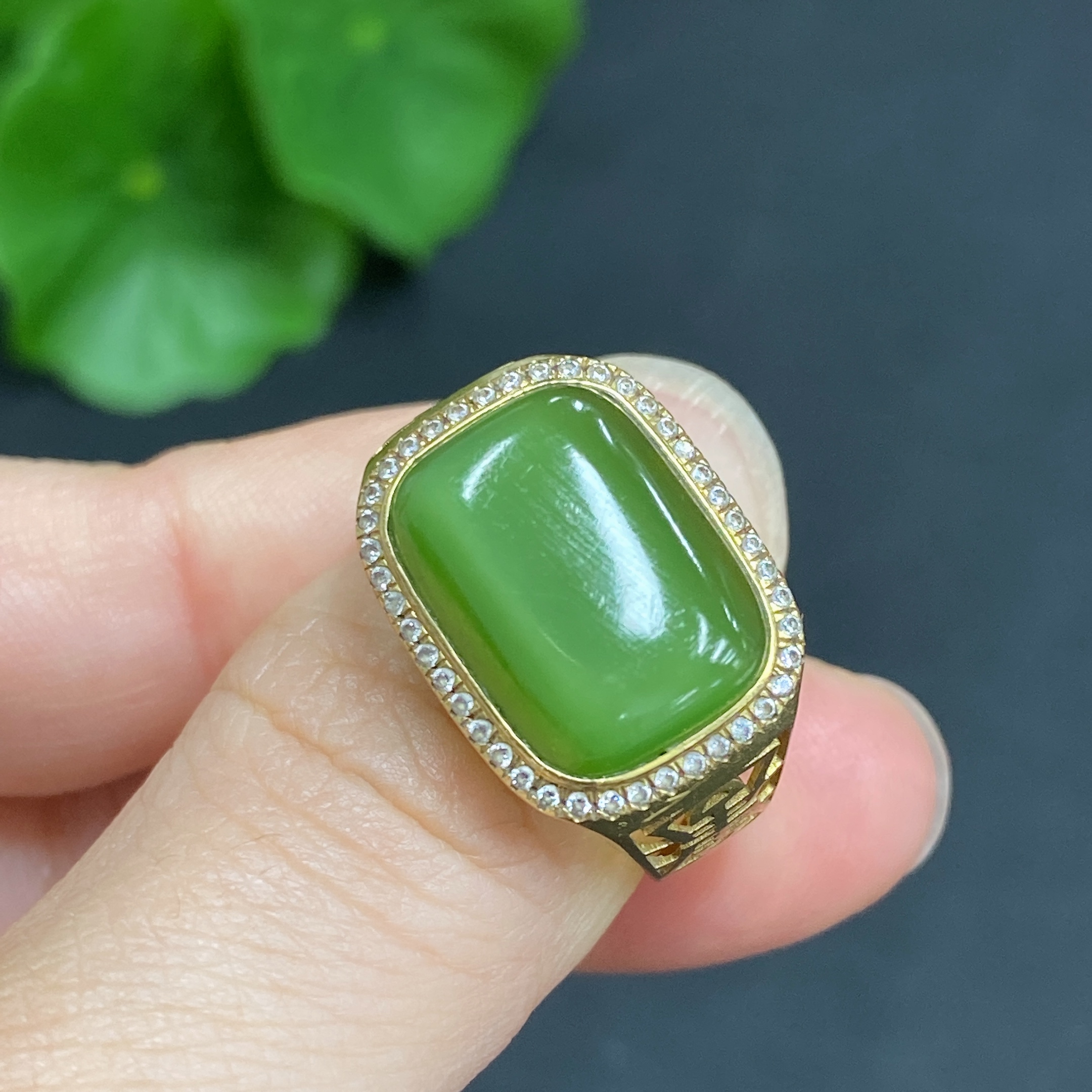 H22506875 Hetian Jade Inlaid Ring 18k Gold Size 16 (With Rubber Pad) Total Weight Approx. 4.5g