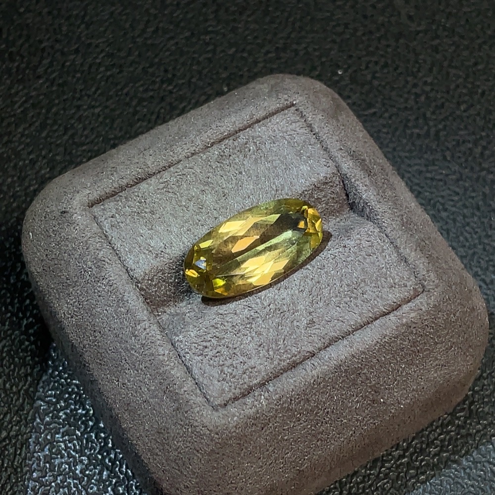 C29403329 Crystal Rough Stone Total Weight Approx. 8.79ct