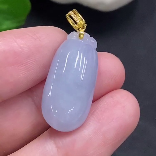 F34022270 Jadeite Blessing Melon Pendant with 18K Gold Clasp, Total Weight Approximately 4.7g