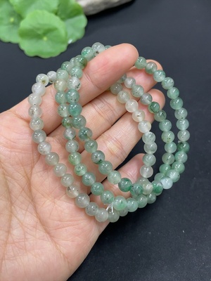 H41909962 非洲翠（独龙玉）手串   卡5.7/5.5/5.5mm左右    货品总重约24.6g