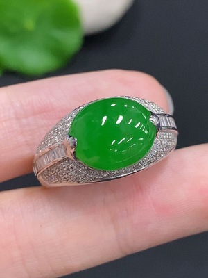 F29419381 Jadeite Cabochon Ring 18k Gold Total Weight Approx. 6.8g Size 22 with Diamond Accents