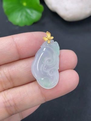 F43138946 翡翠挂件如意 18k 货品总约重2.89g 配镶钻石