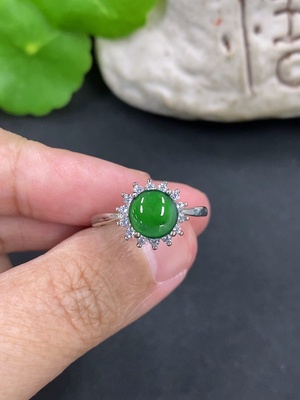 F46502165 翡翠蛋面镶嵌戒指 非金镶 活动圈口 货品总重约2g