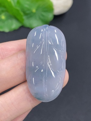 F42968380 翡翠叶子挂件 货品总重量约8.5克