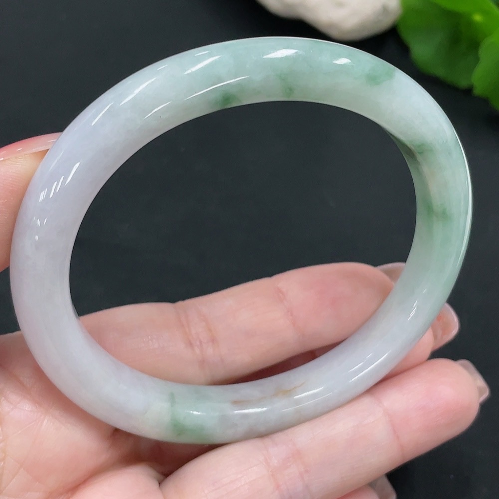 F26024329 Jadeite Imperial Concubine Bracelet Size 60/54 Total Weight Approx. 46.7g
