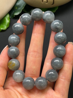H46529395 和田玉手串 颜色成因未定 卡14mm 总重约63.4g