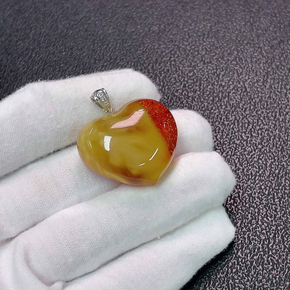 C34006851 Amber Beeswax Pendant Non-Gold Total Weight Approx. 5.94g