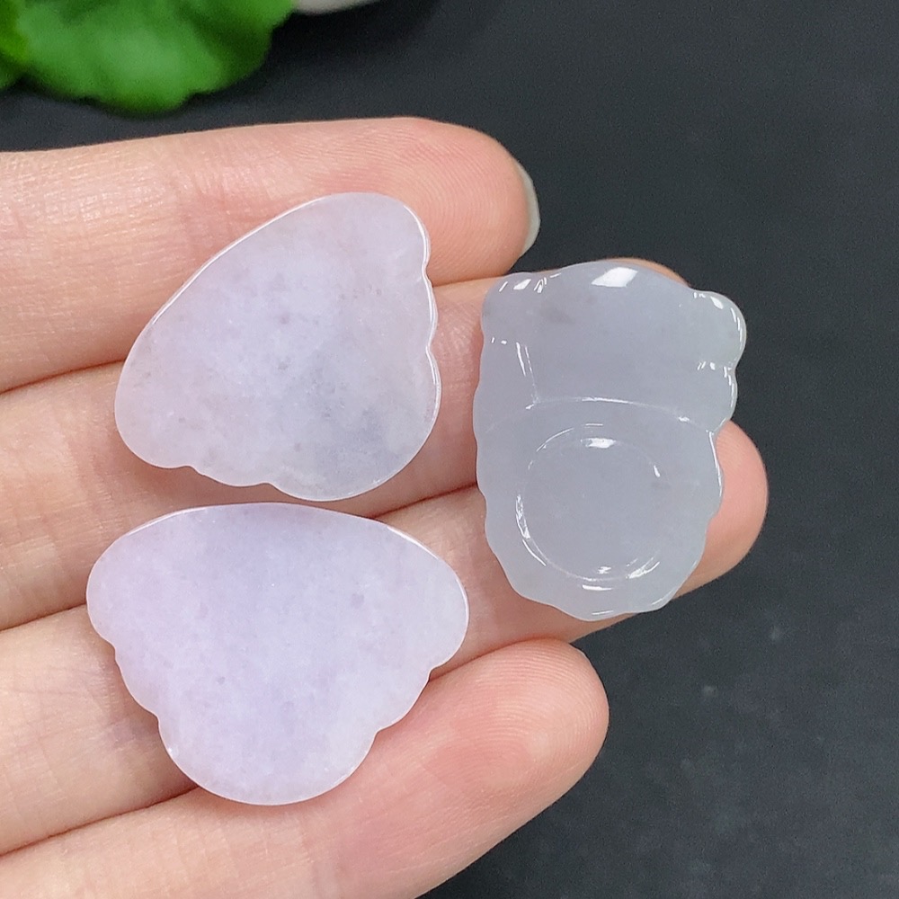 F33907901 Jadeite Pendants Sell as a Lot