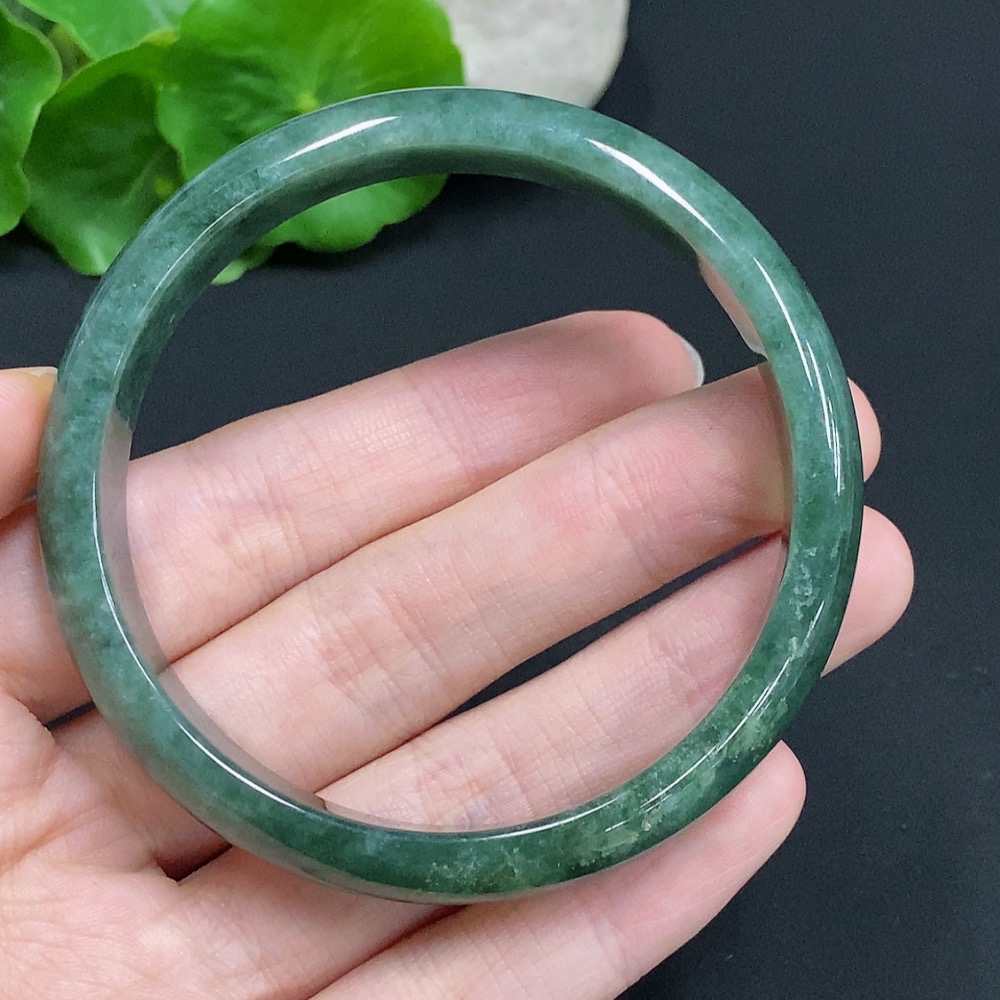 F30542980 Jadeite Round Bangle (Total Weight: Approx. 39.8g, Inner Diameter: 58)