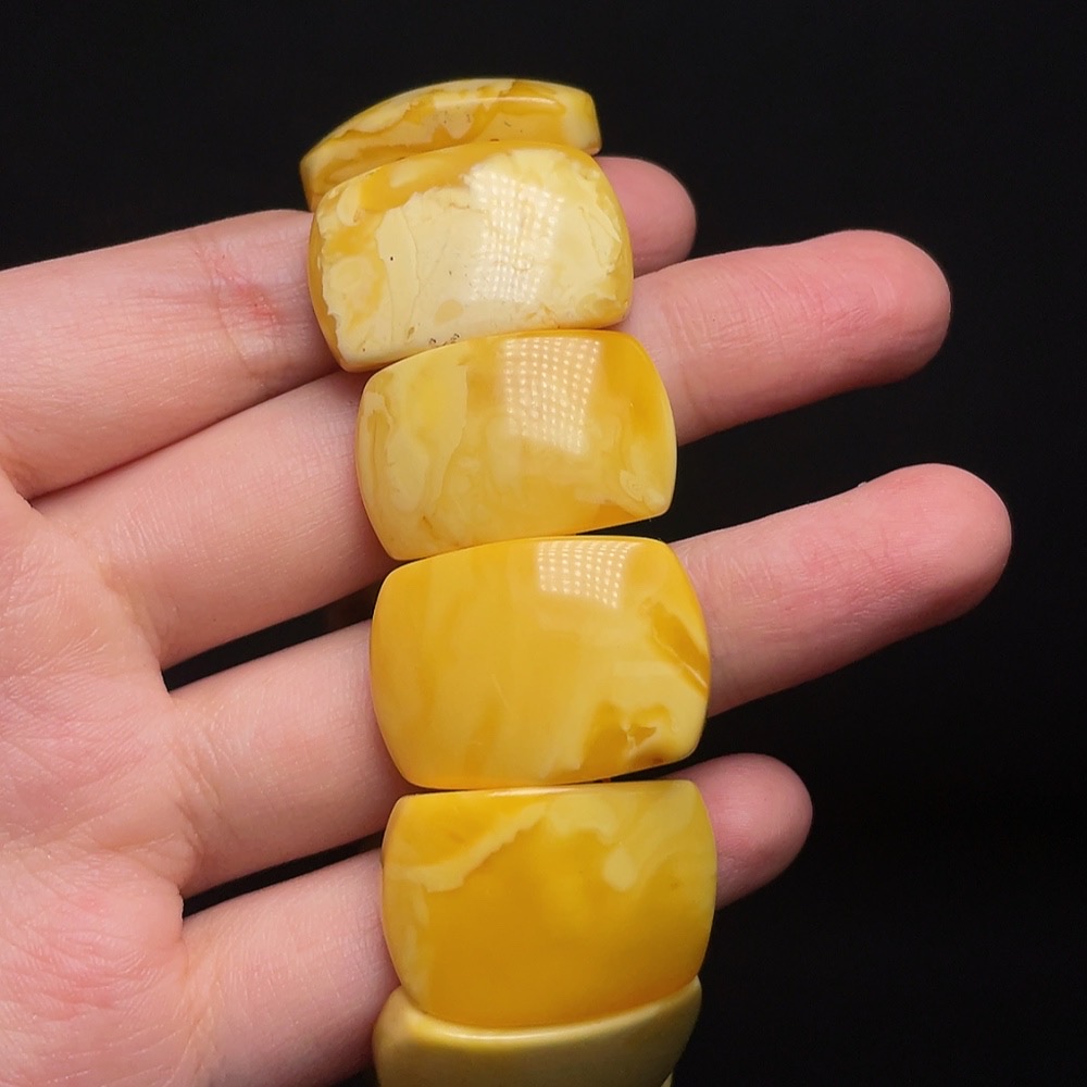 C33934478 Amber Beeswax Bracelet Total Weight Approx. 32.6g