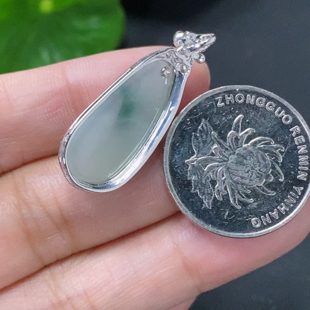 F33829278 Jadeite Inlaid Blessing Melon Pendant with 18K Gold and Diamond Accents, Total Weight Approx. 3.4g