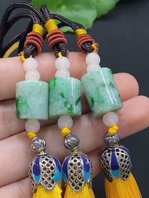 F33833106 JadeitePendant with Other Mineral Components, Non-Grade A Beads