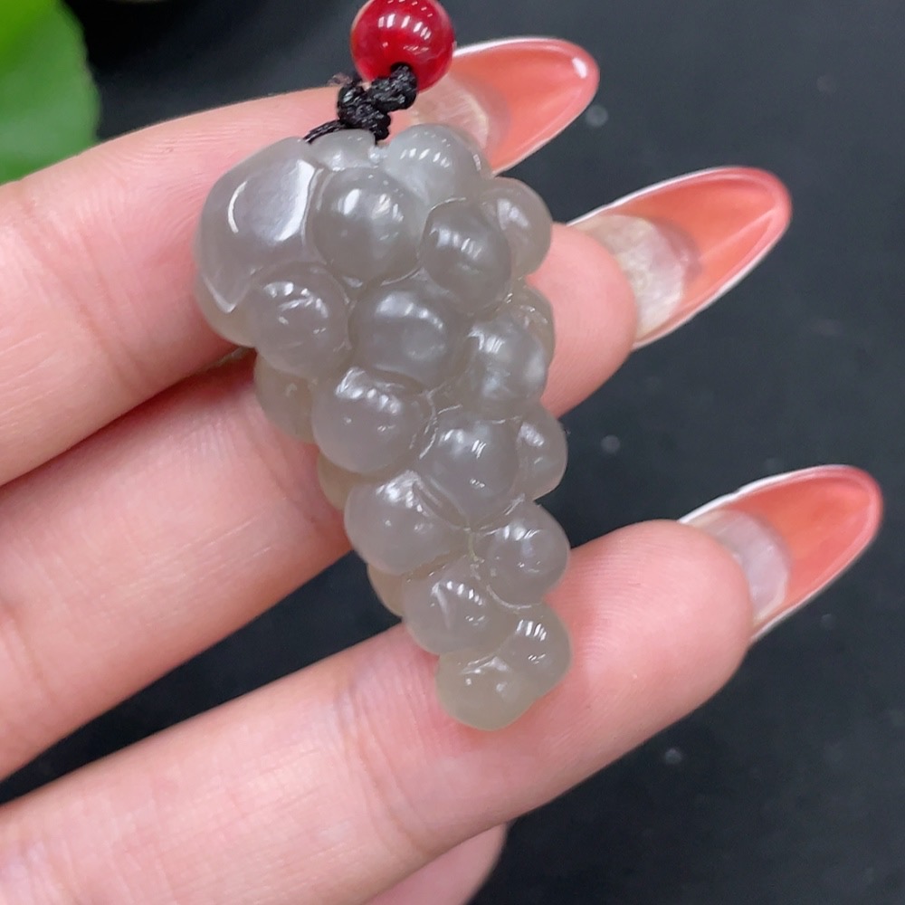 H34053549 Hetian Jade Pendant Grape