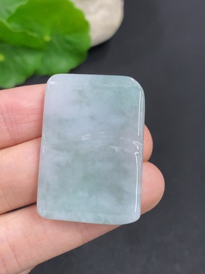 F41925750 翡翠节节高升挂件 货品总重量约10.5克