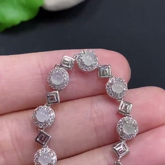 F30490511 Jadeite cabochon inlaid bracelet, non-gold setting, total weight approximately 4 grams