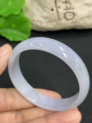 F46571618 翡翠正圈手镯  货品总重约27.1g  圈口50.4