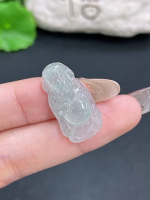 F40696562 翡翠挂件  货品总重约3.3g