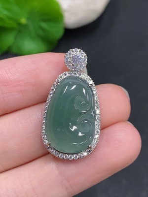 F33941576 Jadeite Ruyi Inlaid Pendant, Non-Gold Inlaid, Total Weight Approximately 4 Grams
