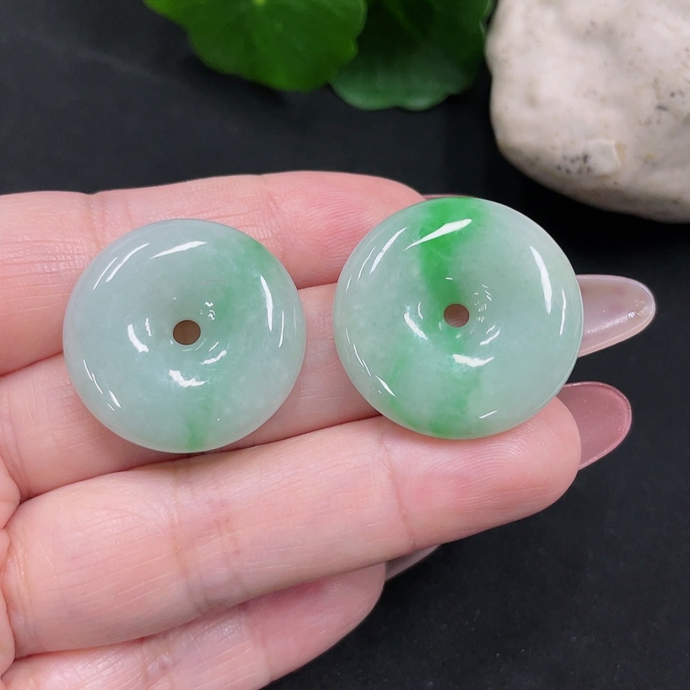 F34032530 Jadeite Peace Knob Pendant Sell as a Lot