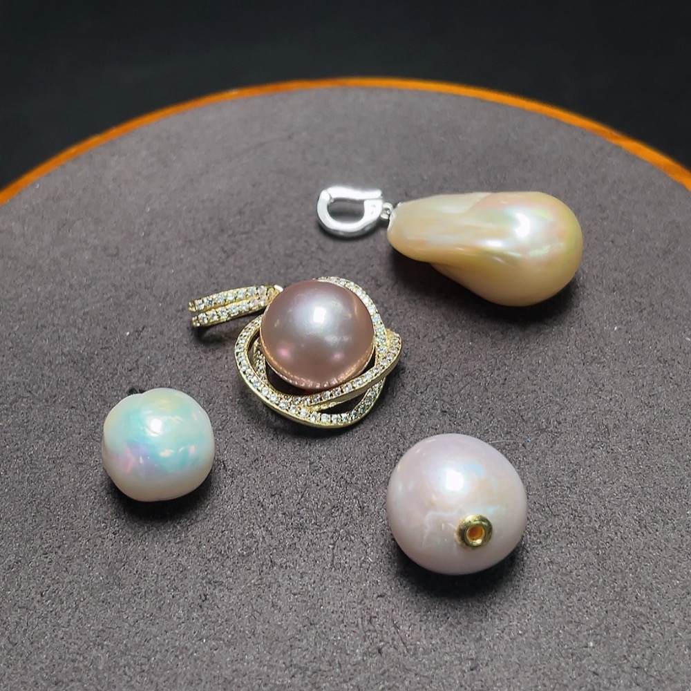 C34048271 Pearl Pendant Non-Gold Total Weight Approx. 18.3g Sell as a Lot