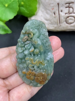 F46525807 翡翠毛货凤凰挂件 货品总重约33g 颜色成因未定