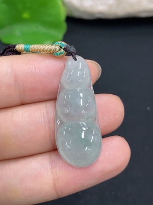 F46491797 翡翠福豆挂件 货品总重约5.8克（含绳重）